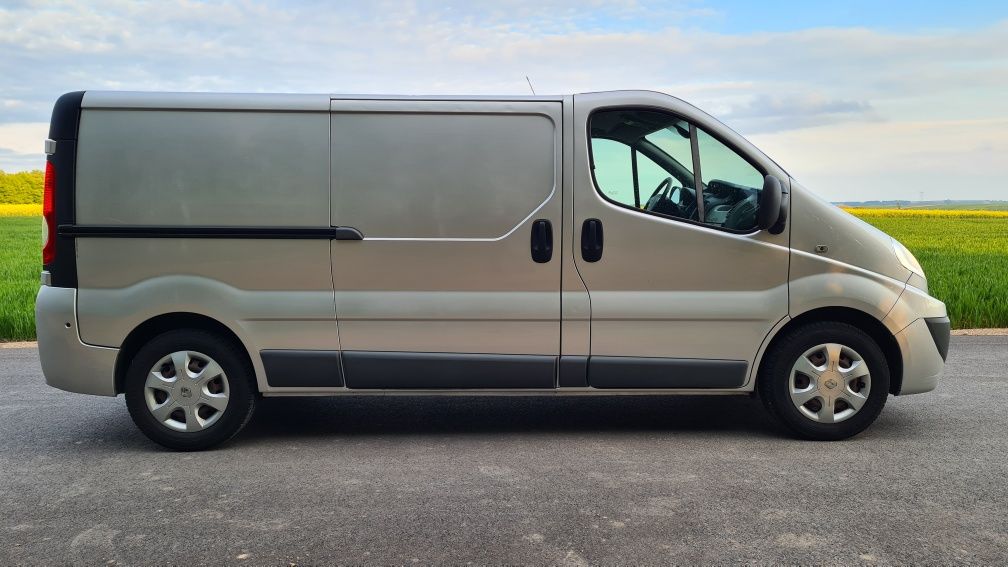 Renault trafic 2013r Long Nawigacja Webasto Climatronic