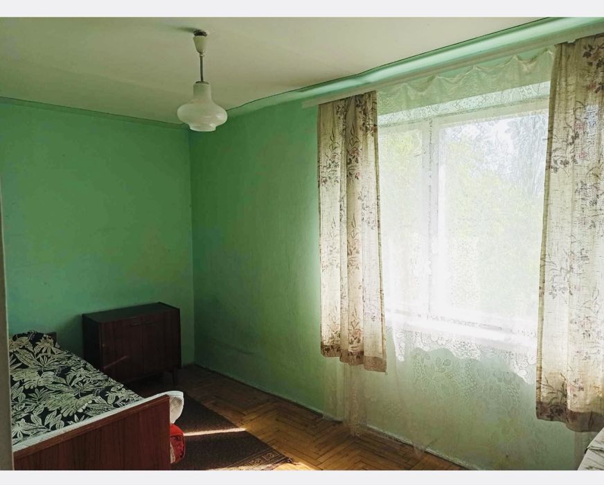 Район Проспекту. Трикімнатна квартира.