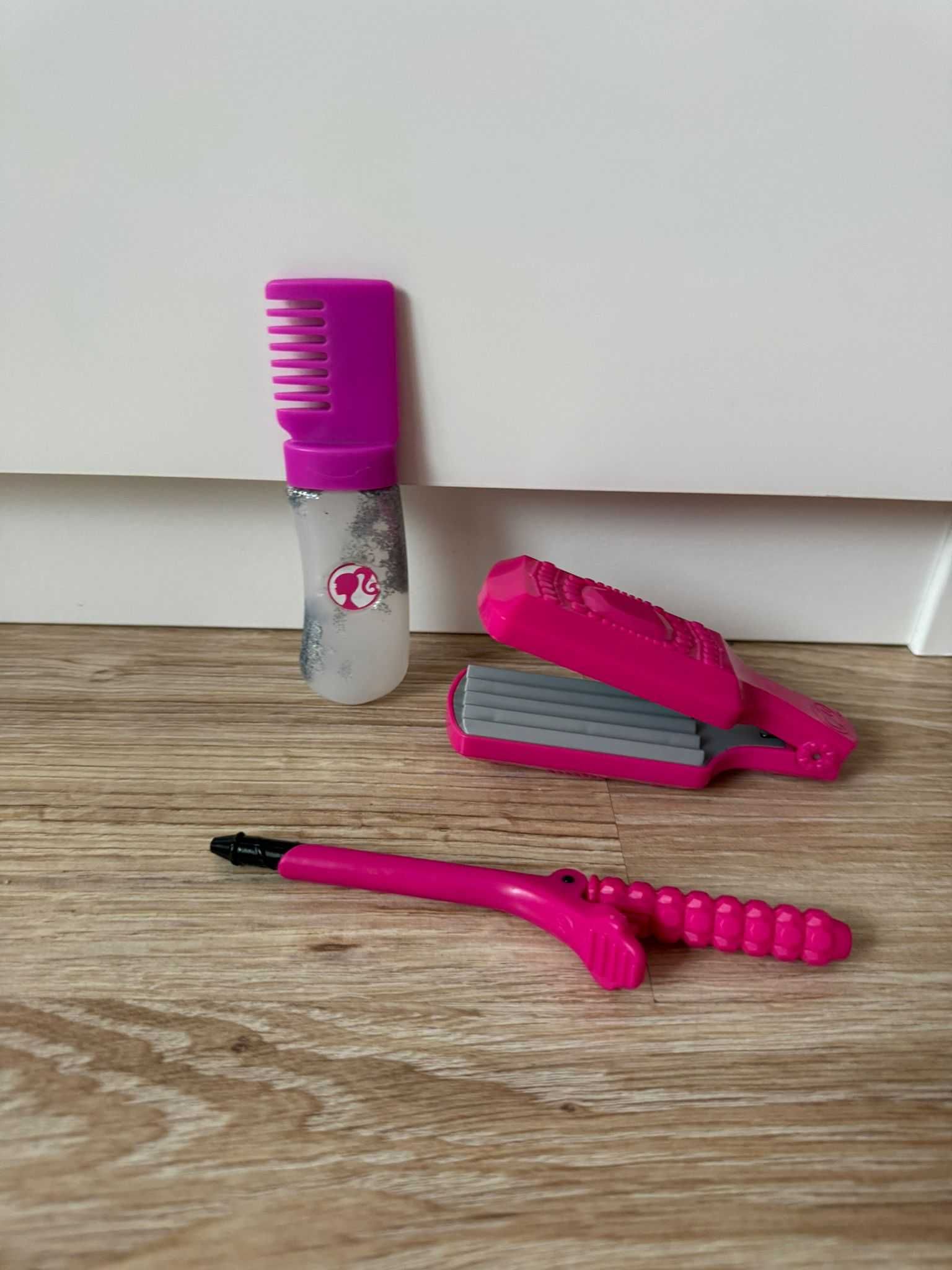 Lalka Barbie Zrób to Sama Fale i Loki DWK49 z akcesoriami