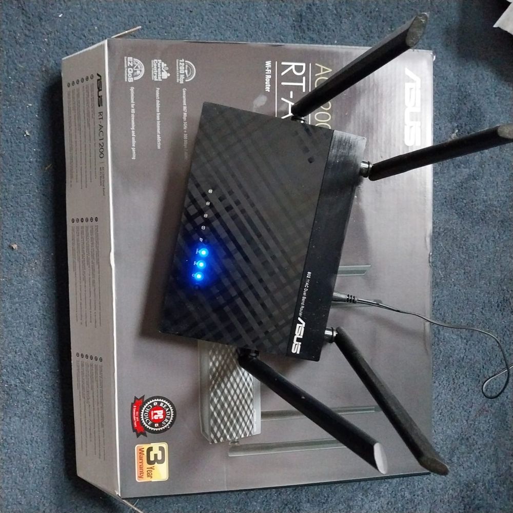 router Asus RT-AC1200 koloru czarnego