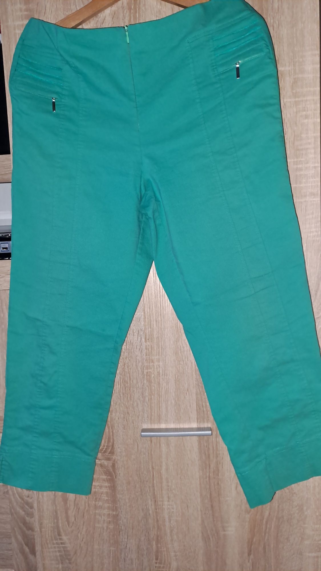 Zielone spodnie na lato