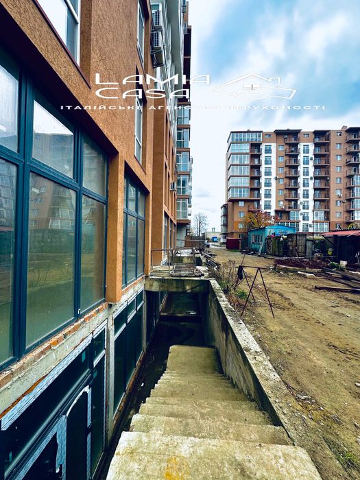 Продаж комерційного приміщення в новобудові по Руській