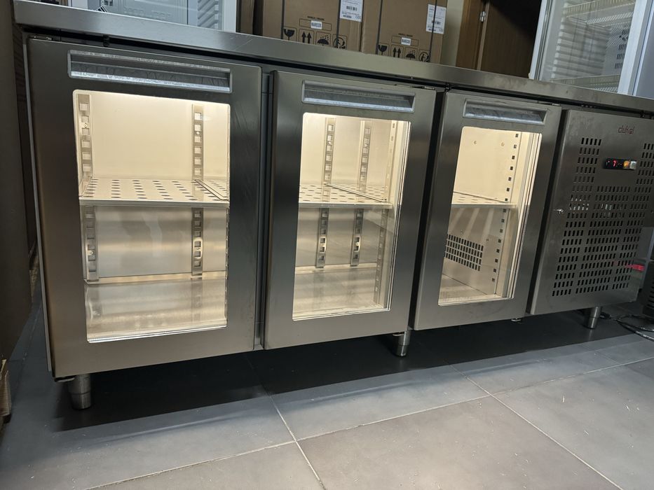 Balcão frigorifiico 3 portas em vidro / Bancada muito nova