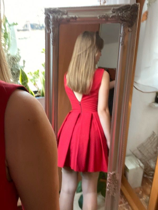 Czerwona, żywa sukienka rozkloszowana na randkę virgini xs