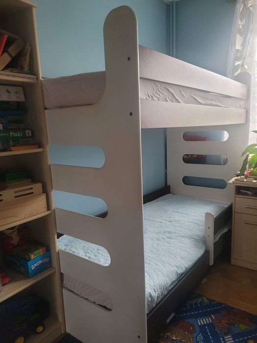 Łóżko piętrowe z szufladą