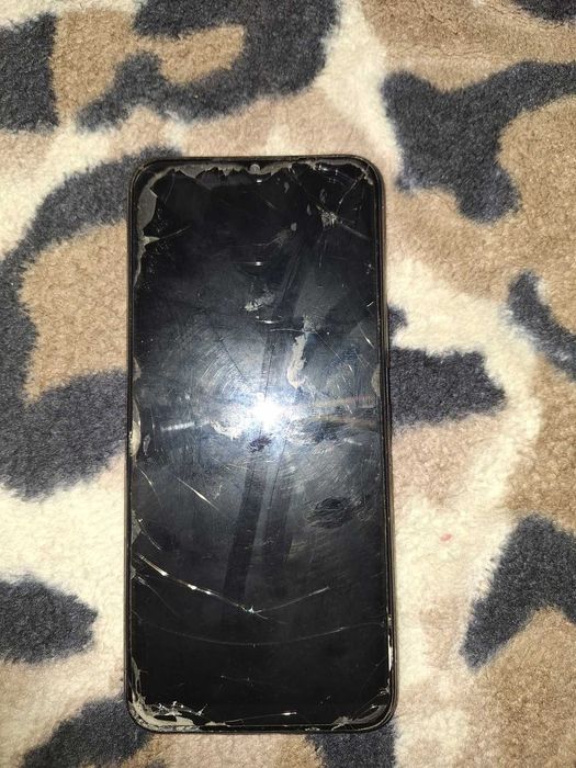 Телефон Нокіа 11+ робочий.