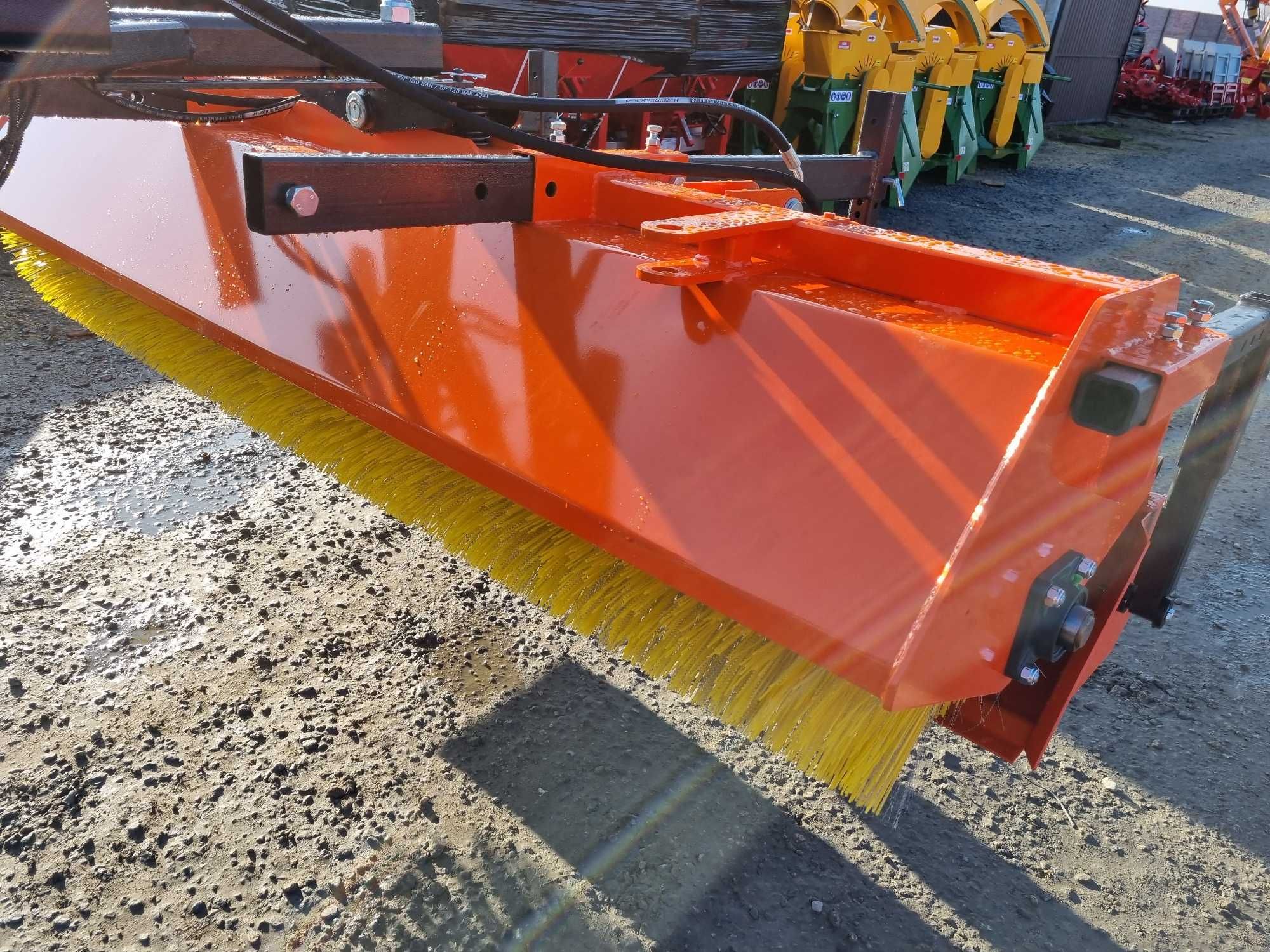 Zamiatarka 2,0m Metal Technik zaczep euro kosz hydraulicznie