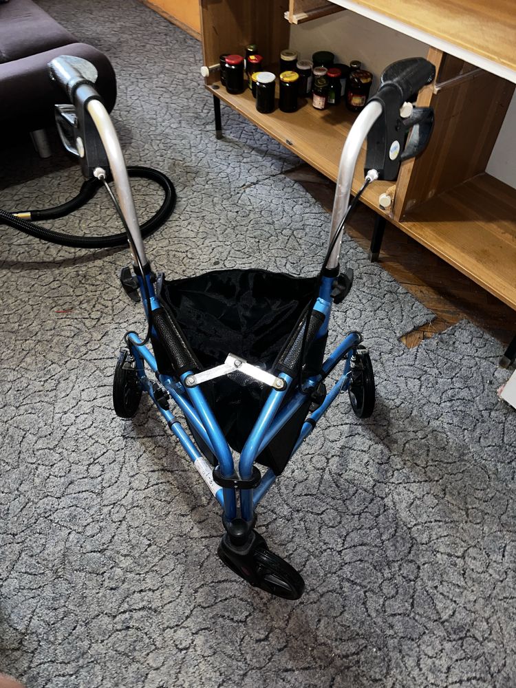Lekki chodzik rehabilitacyjny