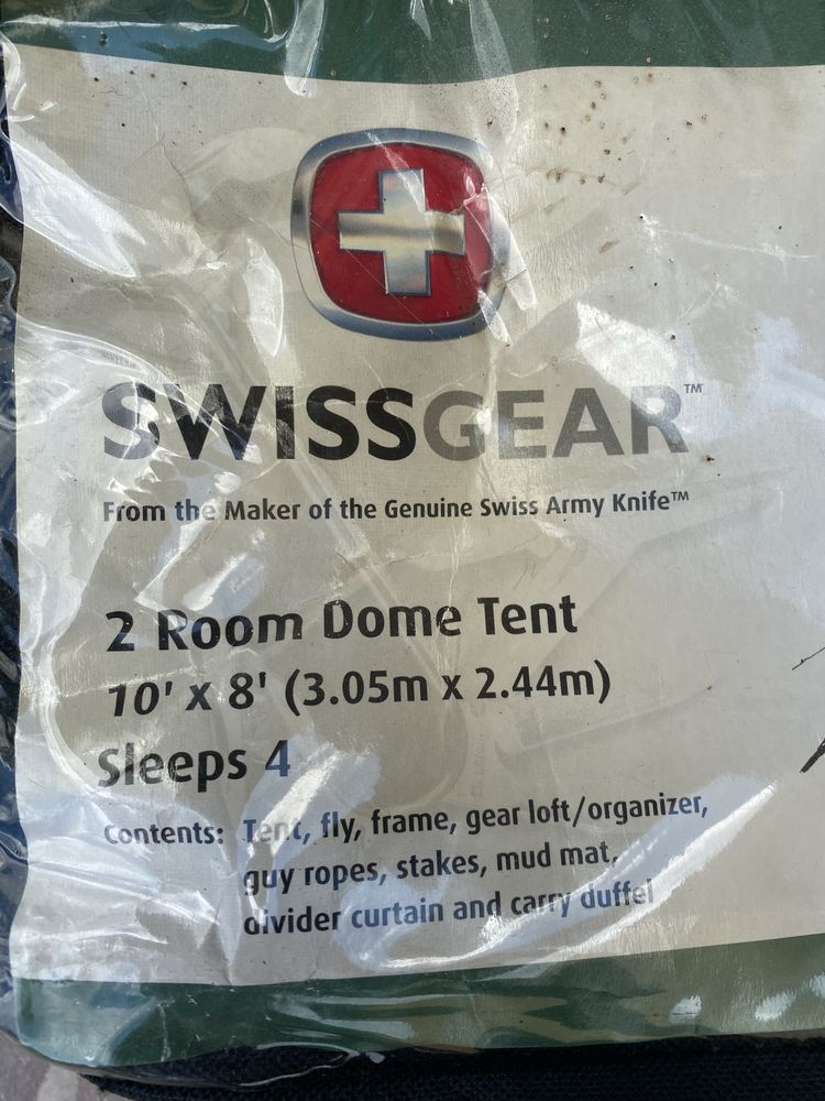 Używany namiot 4-osobowy firmy,,Swissgear,, dwupokojowy