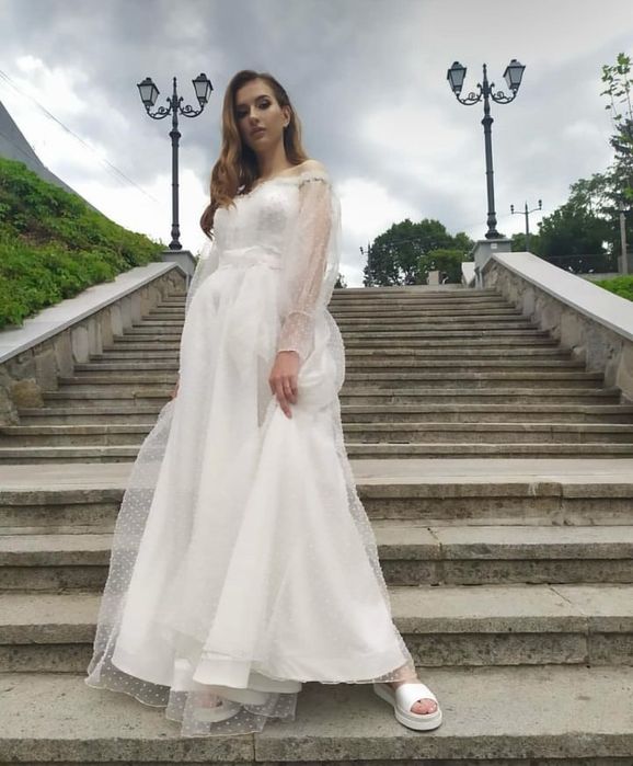 Біла , випускна сукня