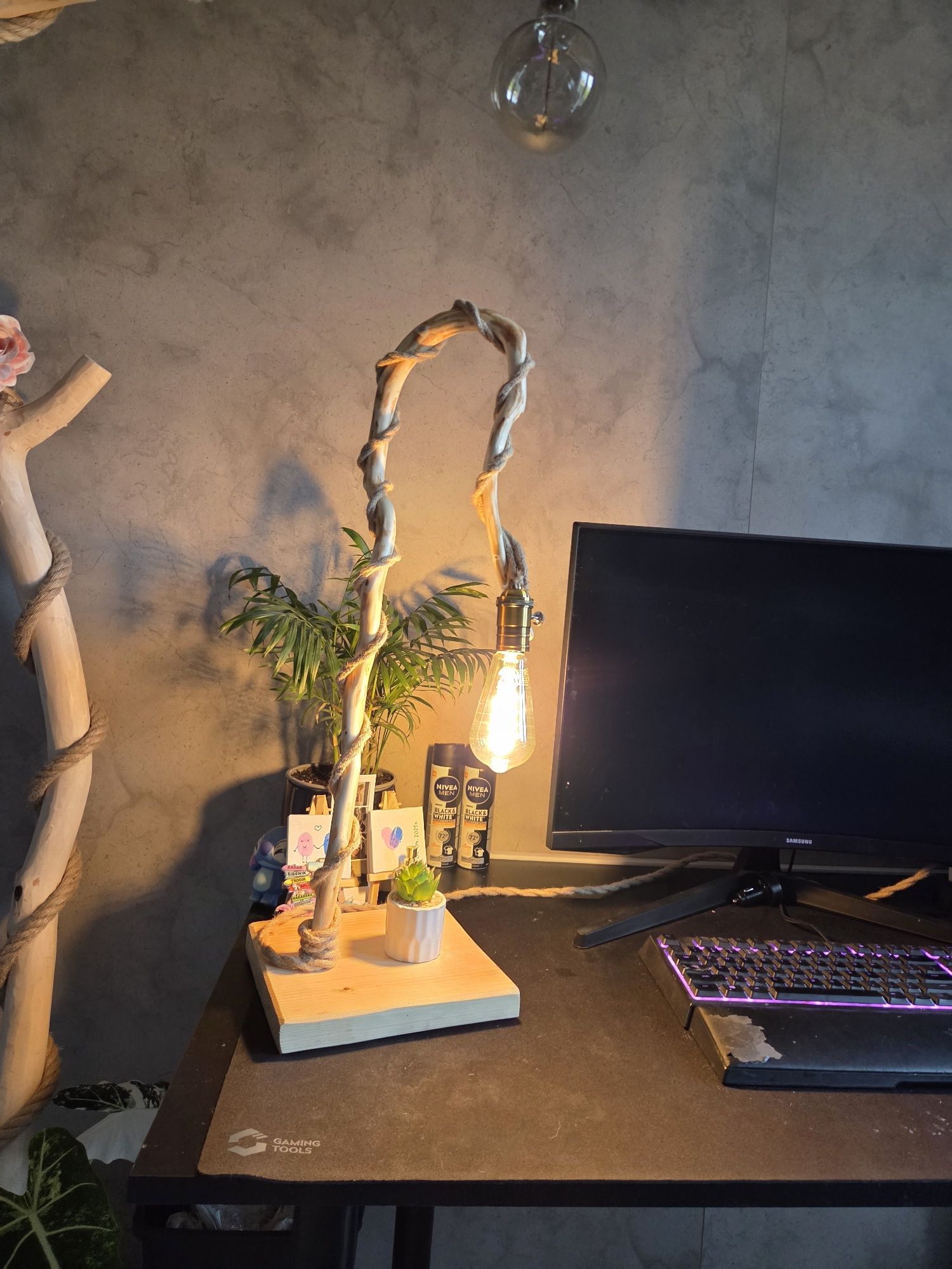Lampka stołowa handmade z drewna/gałęzi