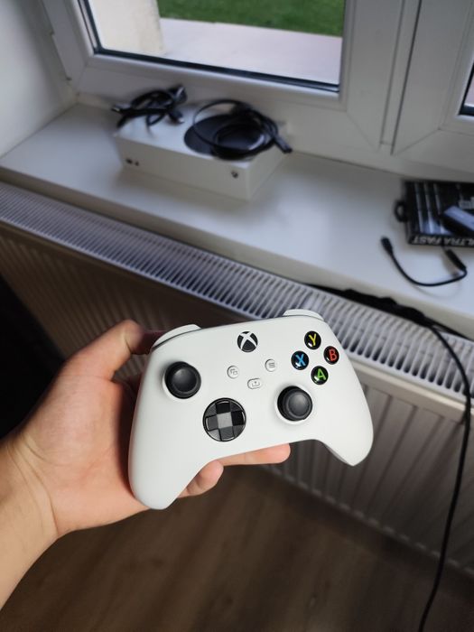 Xbox Series S + Dysk SSD 1TB ADATA – bardzo dobry stan