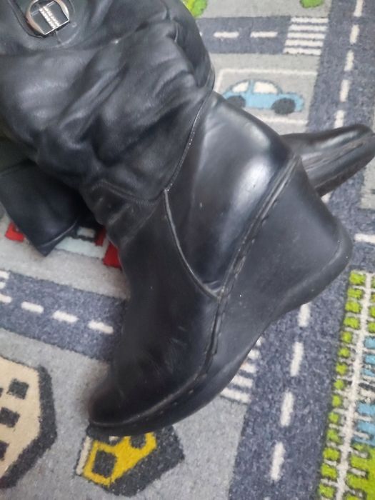 Віддам шкіряні чоботи