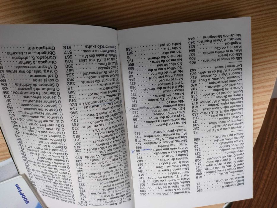 Pequeno livro de cânticos religiosos