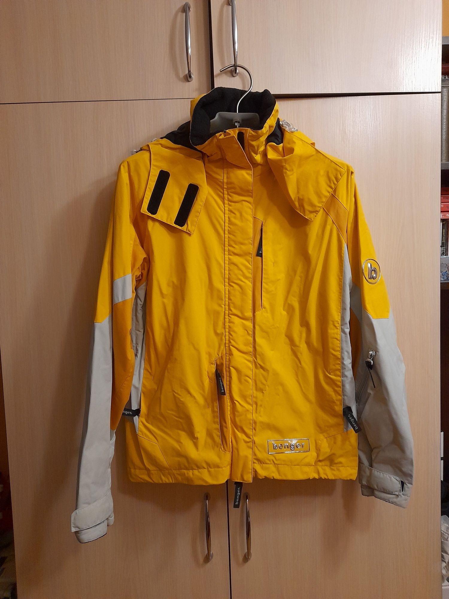 Горнолыжная куртка,курточка, женская, 38 евр.