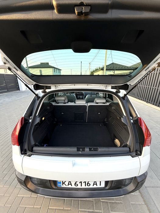 Пежо Peugeot 3008 2010 року дизель 2.0 автомат