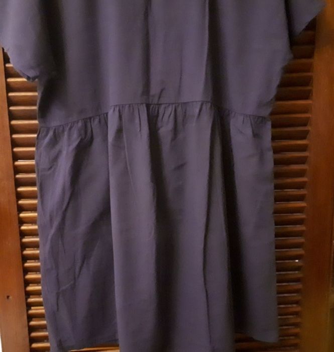 Vestido em linho azul, com botões - novo