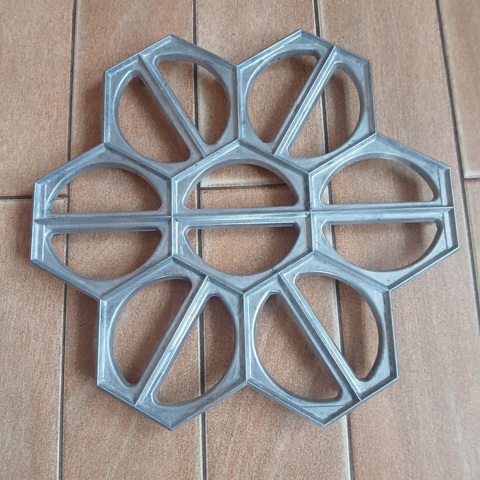 Продам форму для виготовлення льодяників,вареників і пельменниці.