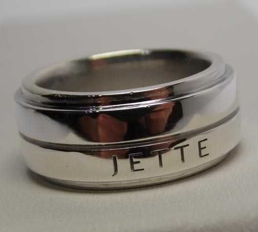 JETTE Srebrna masywna obrączka ciekawy wzór R.23 szerokość 1,1 cm.