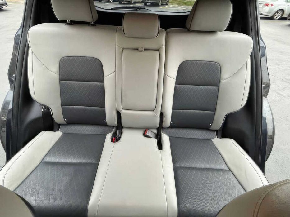 Kia Sportage EX      2019