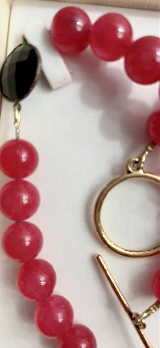 Colar em pedra natural turmalina cor de rosa e preto