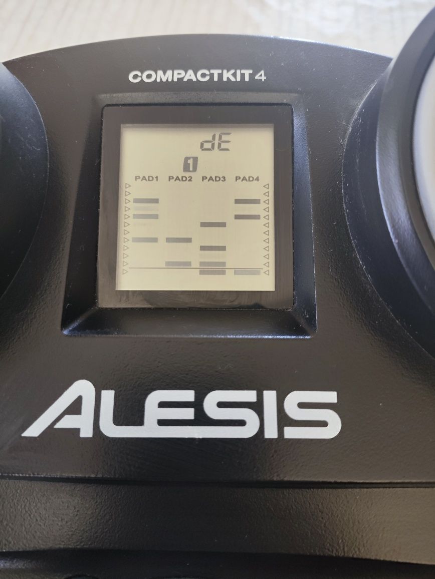 Компактна електронна ударна установка Alesis Compact Kit 4