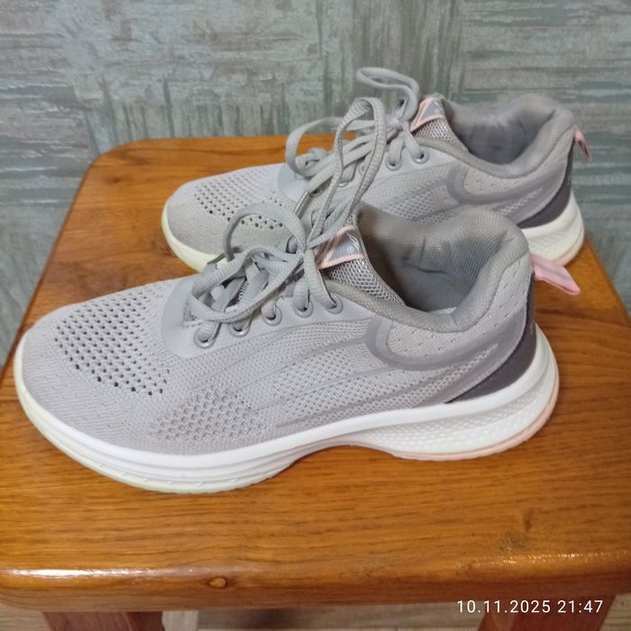 Кросівки 36 розмір