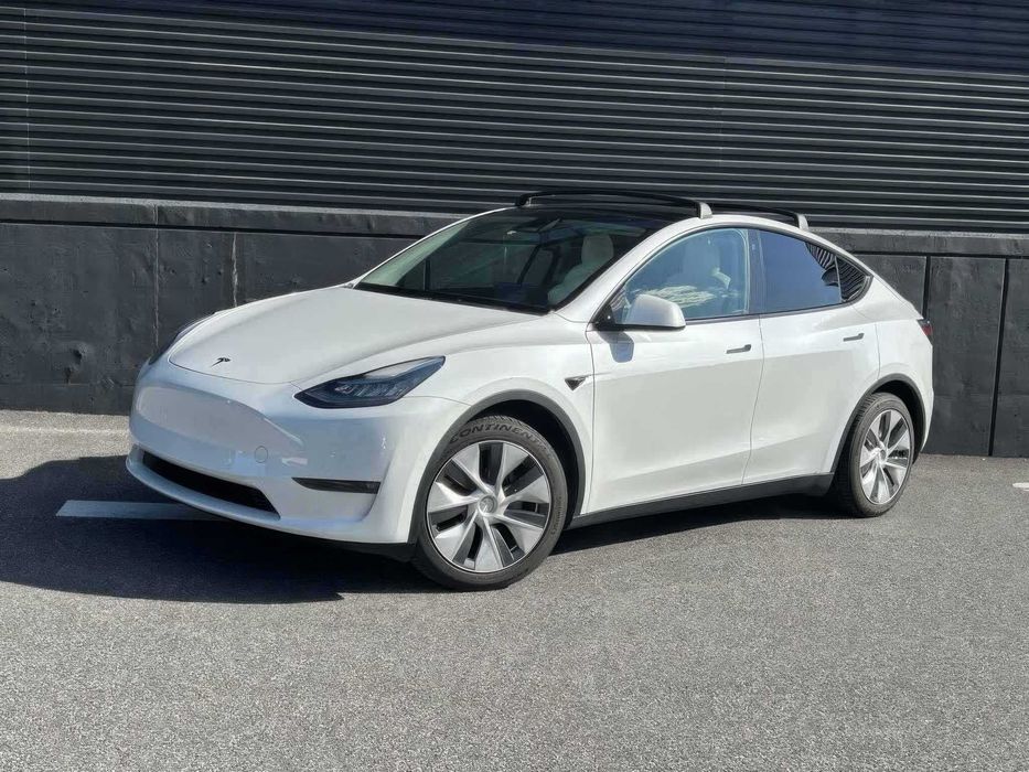 Tesla Model Y Long Range      2021