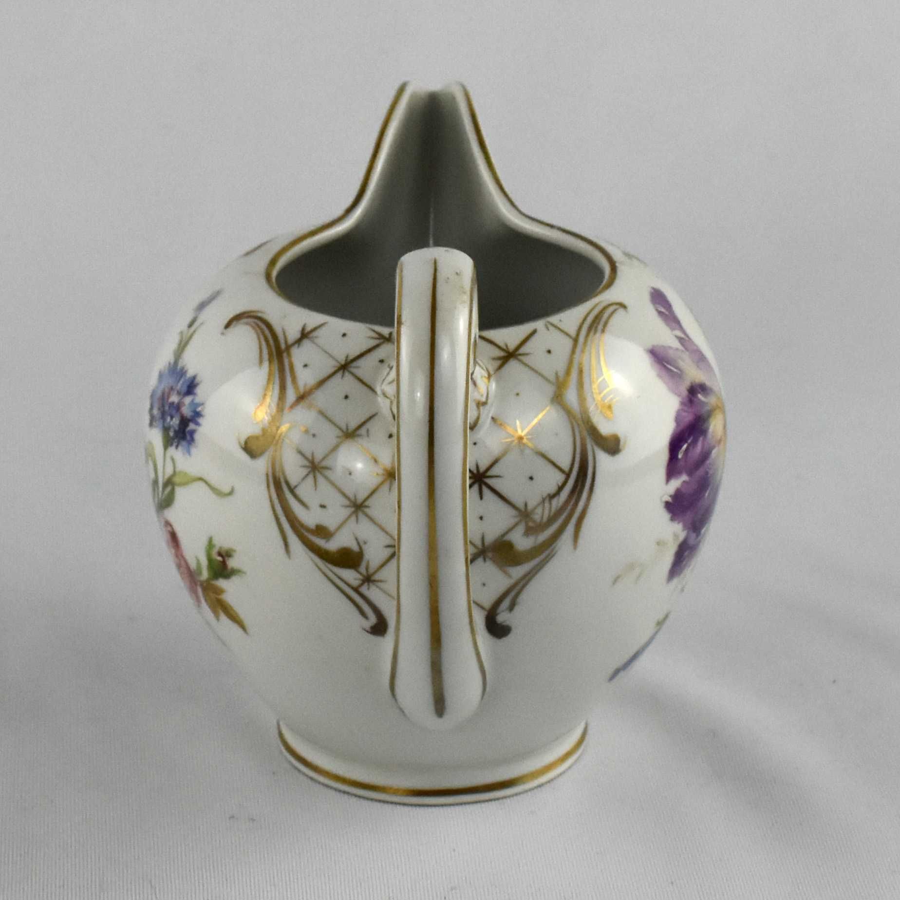 Leiteira em porcelana Artibus decorado com flores e ouro