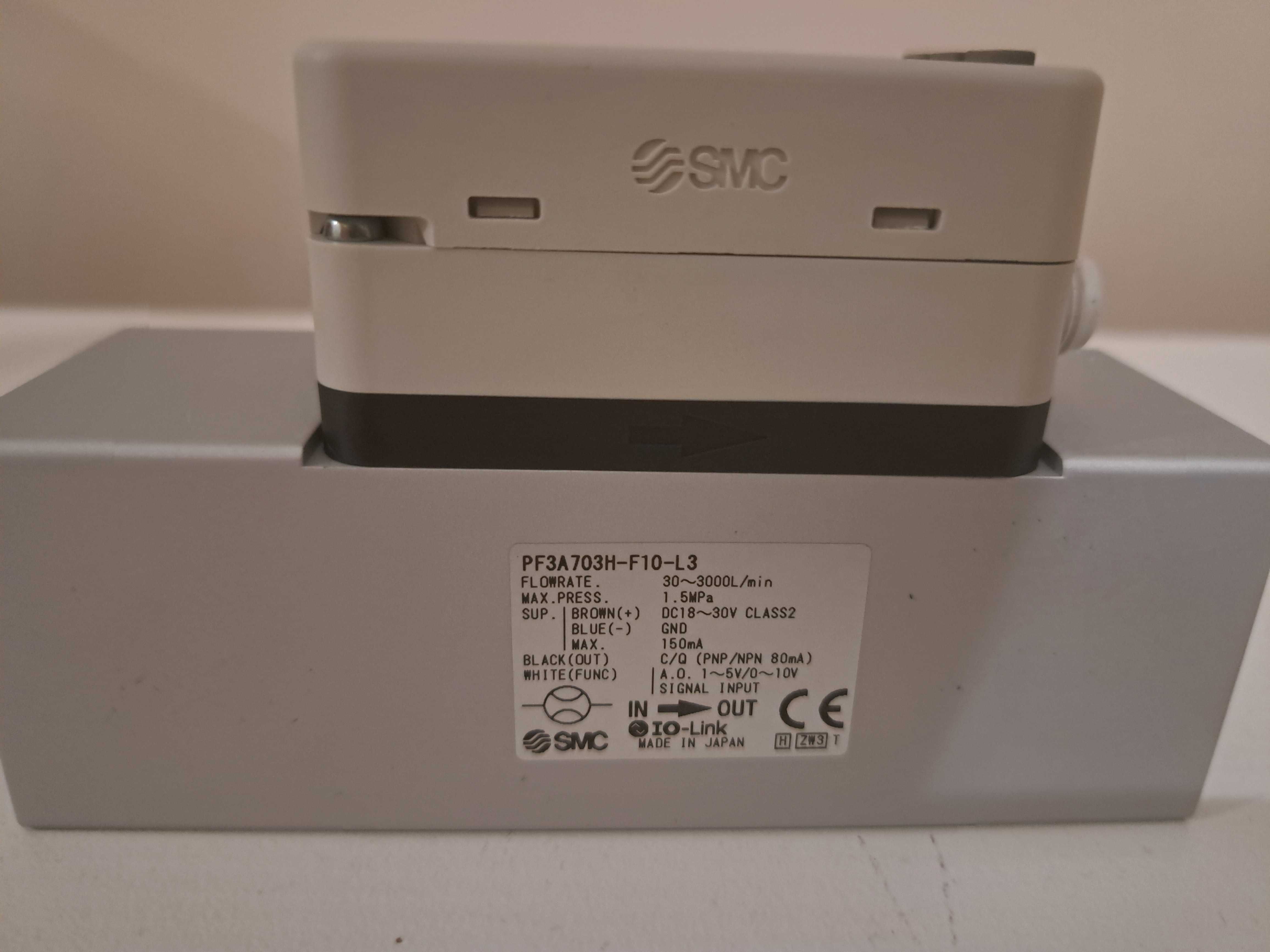 Cyfrowy przekaźnik przepływu powietrza SMC PF3A703H-F10-L3
