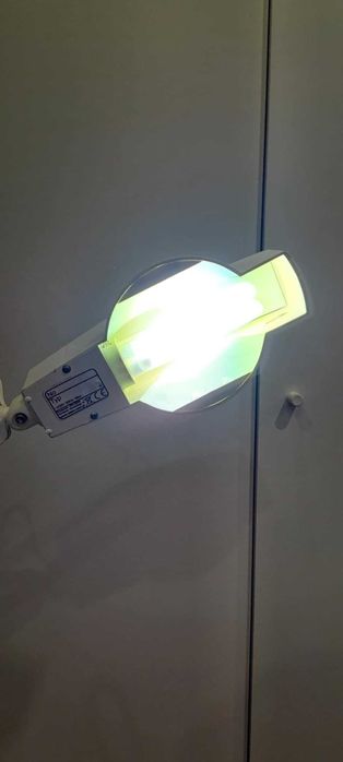 Lampa 002 manicure na statywie regulowanym