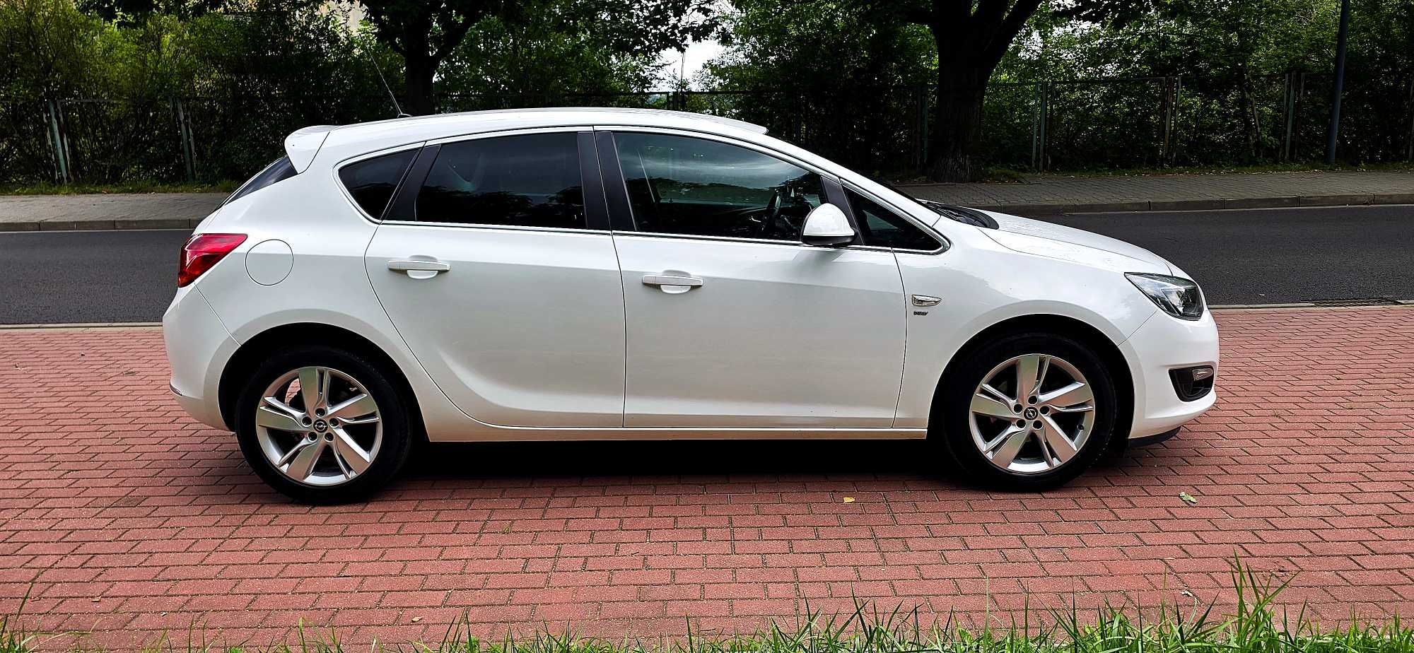 Opel Astra J 1.4 turbo 120 KM super stan tech. oryginalny przebieg