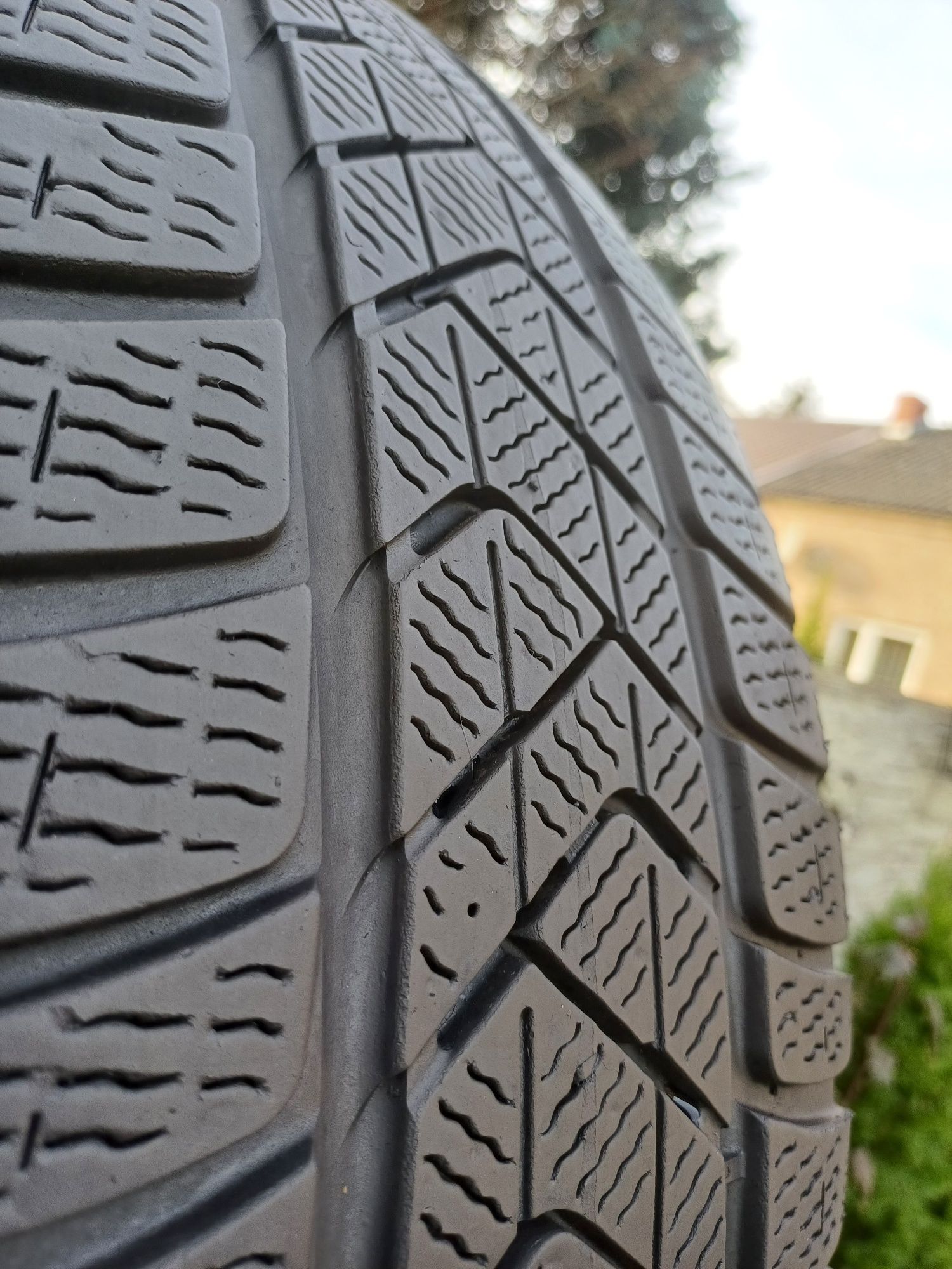 225/60/17 Sprzedam parę opon zimowych Pirelli