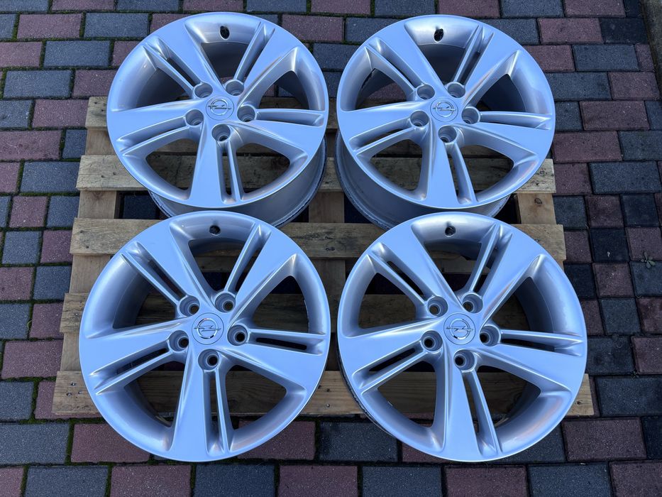 Felgi Opel Insignia Astra Zafira 5x115 7,5Jx17 ET45 czujniki Antara