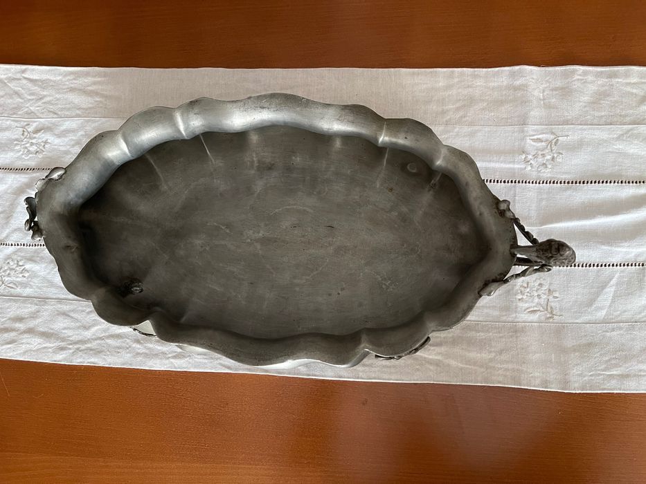 Fruteira antiga em estanho