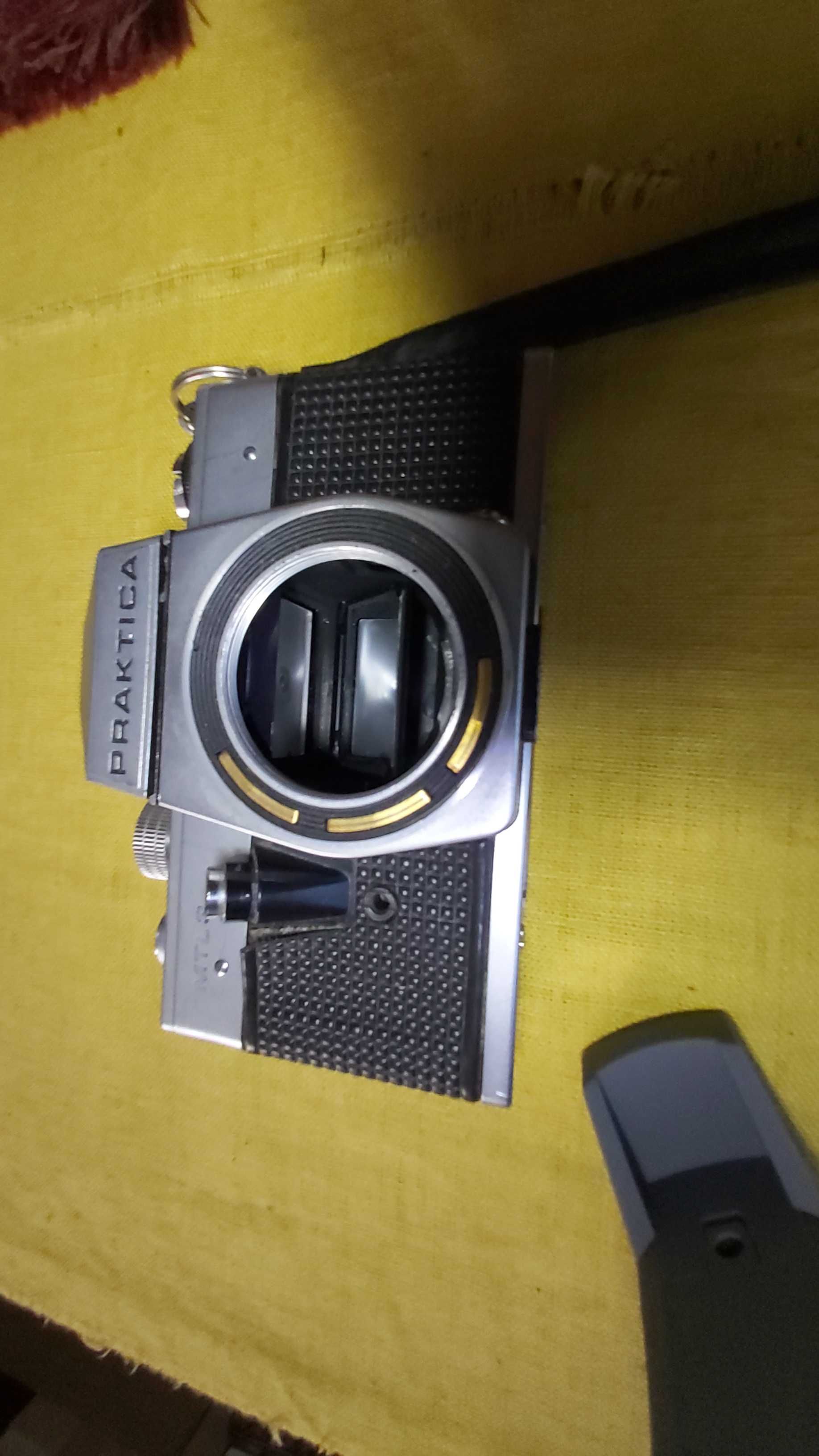 Aparat fotograficzny Praktica z dwoma obiektywami