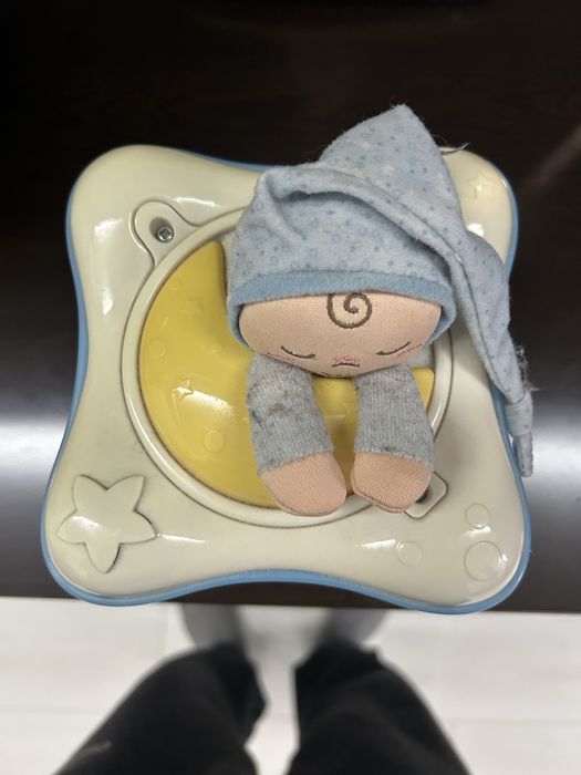 Ночник chicco детский проектор с музыкальным сопровождением.