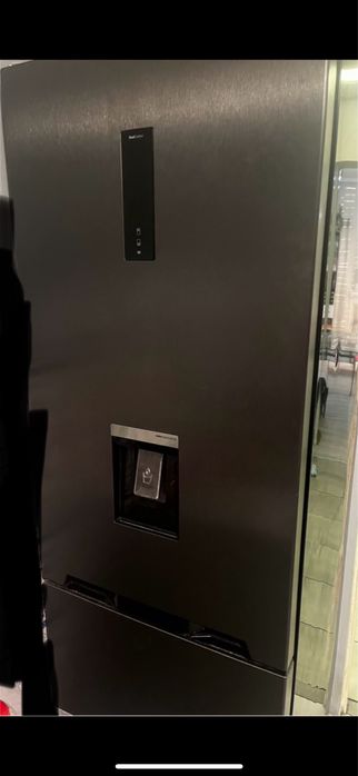 Lodowka sharp NO FROST  czarna