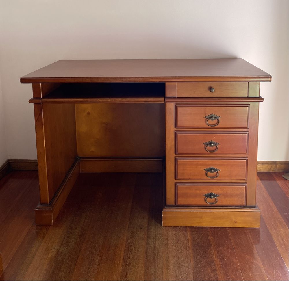 Quarto Completo em Madeira de Cerejeira