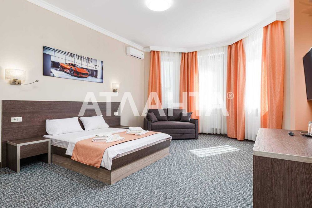 Гостиница в пешей доступности 13 фонтана! Бассейн!