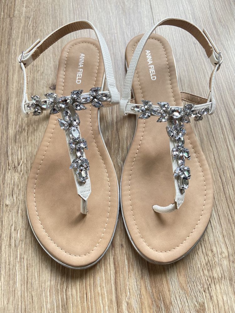 Sandały sandałki białe Anna Field japonki 41 26,2 cm srebrne ozdoby ka