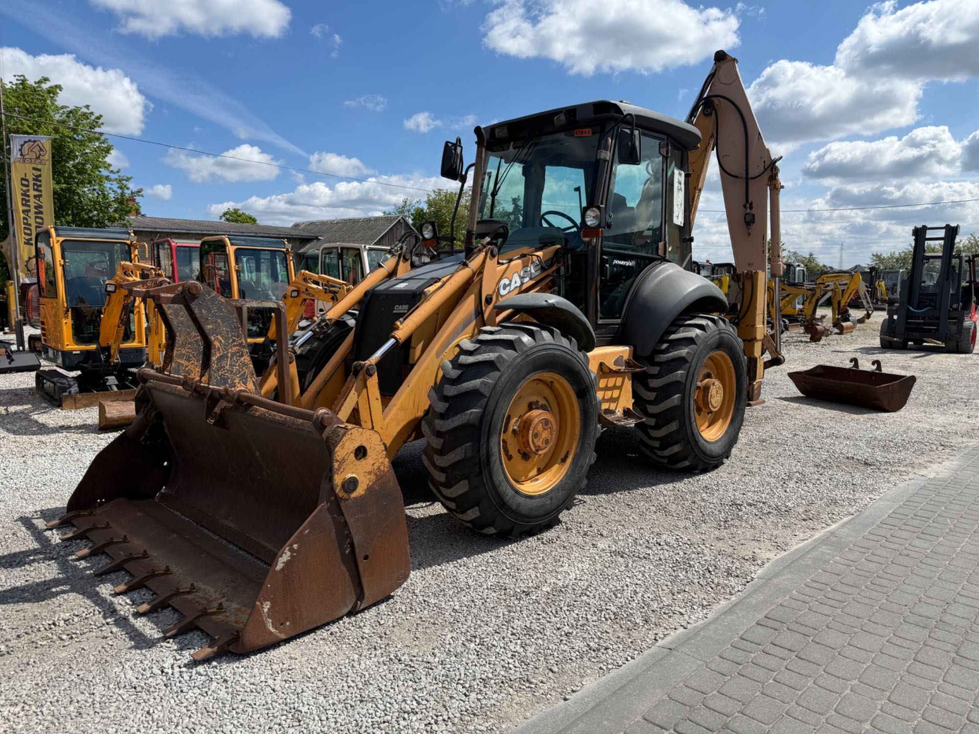 Koparko-Ładowarka Case 695 SM z 2003 rok BRUTTO 3 łyżki 4w1 widły