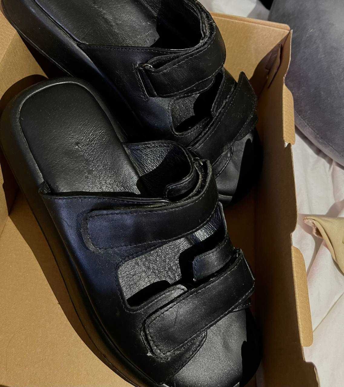 Масивні шльопанці/капці/літнє взуття чорні 38.5 розмір