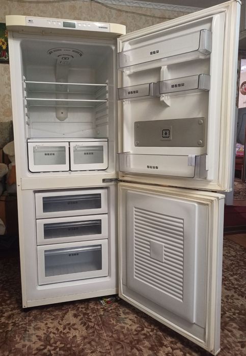 Продам рабочий холодильник SAMSUNG