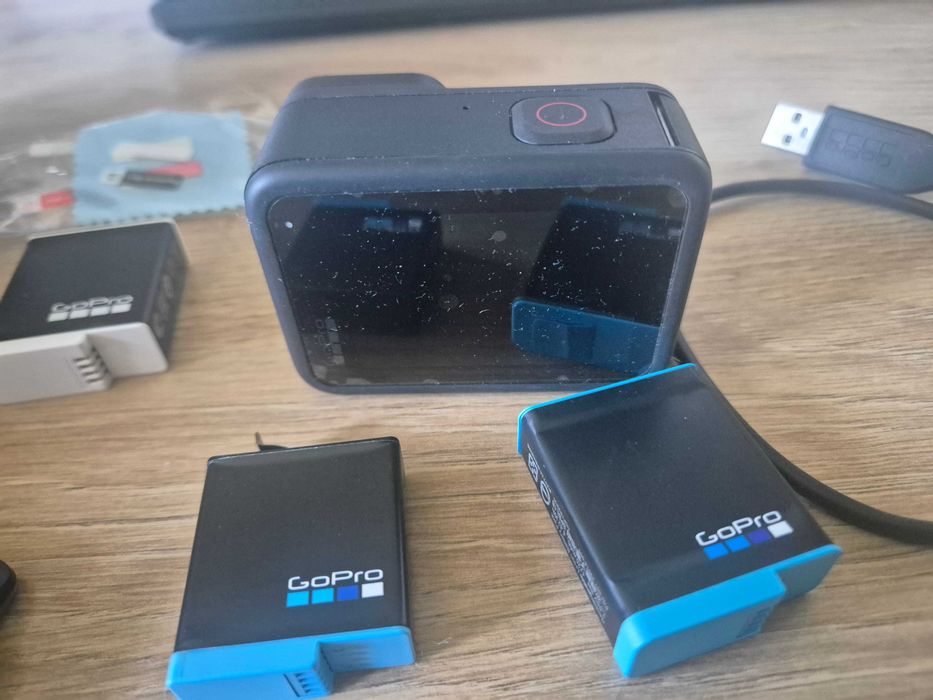 Gopro hero 11 + 3 baterie enduro+pokrowiec