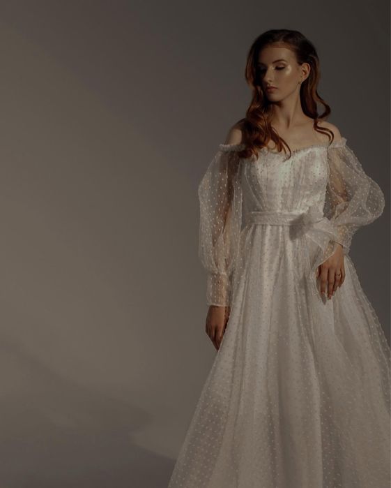 Біла , випускна сукня