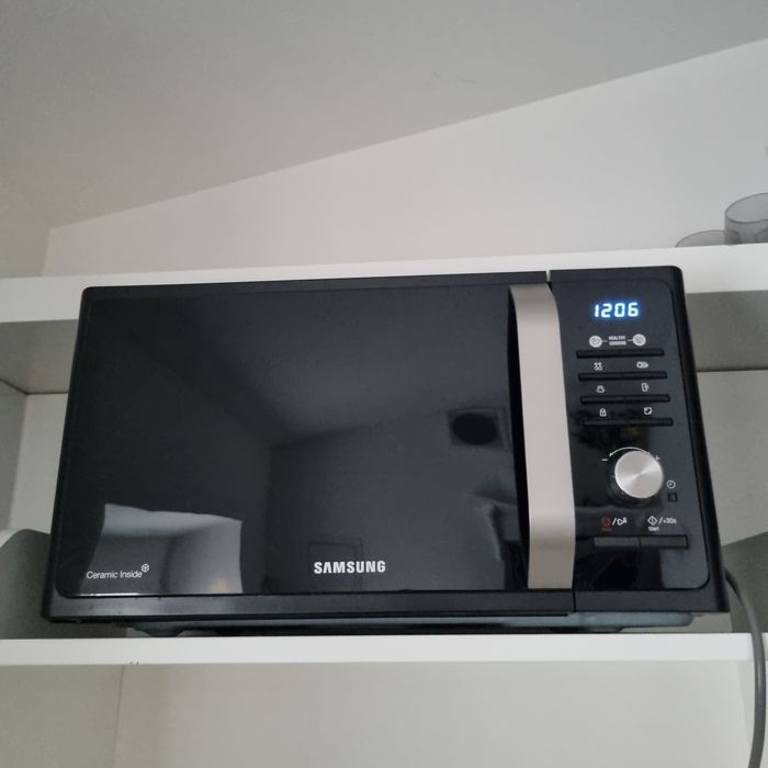 Kuchenka mikrofalowa Samsung Ceramic Inside MS23F301TFK