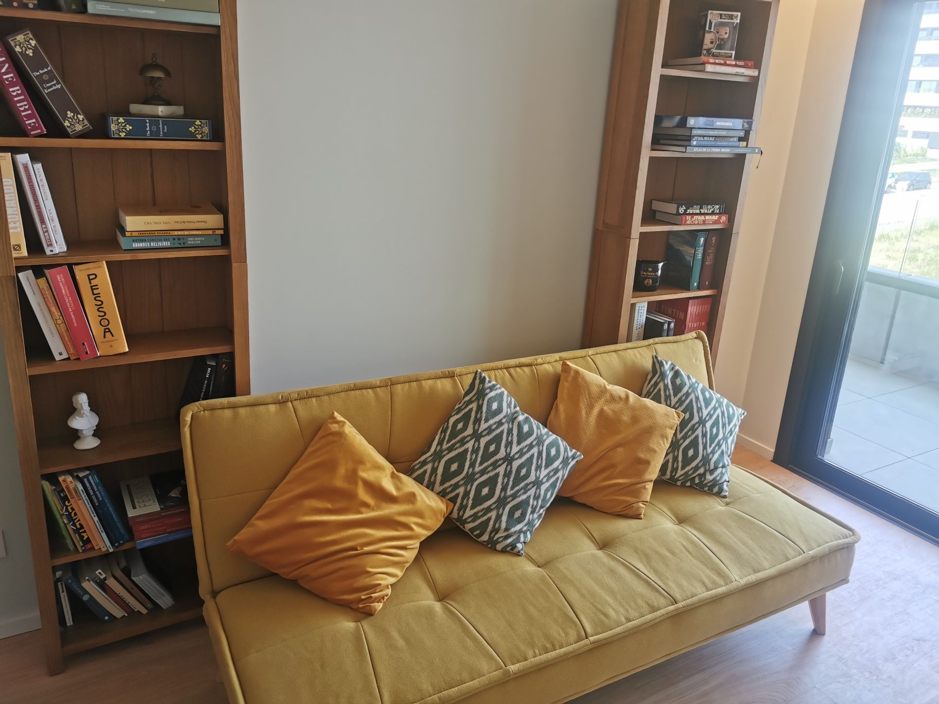 Sofá cama amarelo
