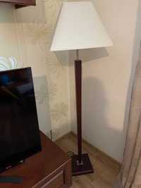 lampa stojąca, drewno orzech, beżowy abażur