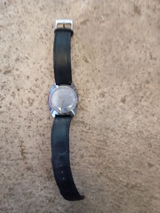 Vendo este relógio muito bonito bom estado a trabalhar muito bem